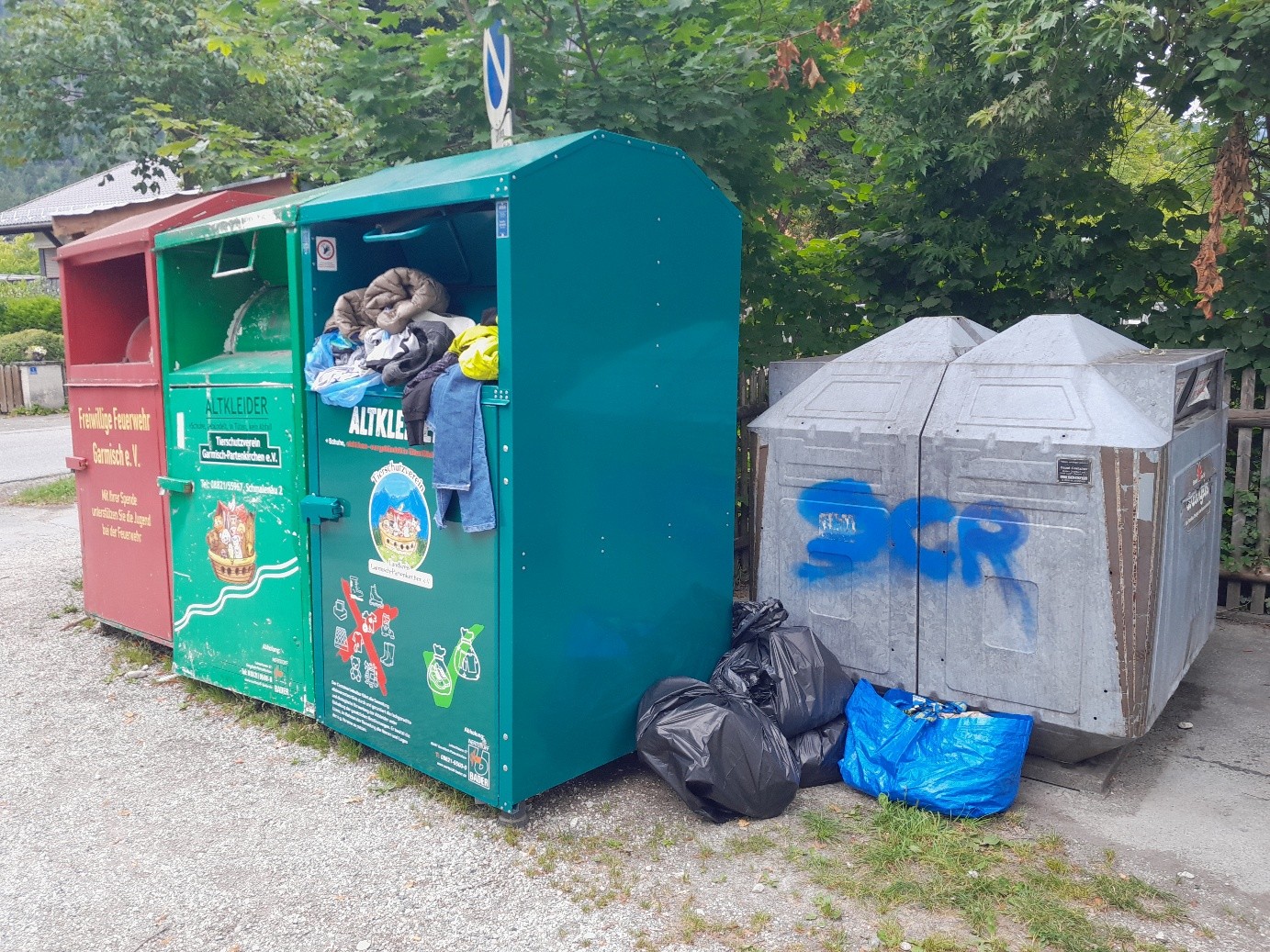 Ordnung und Sauberkeit an den Altkleiderstandorten