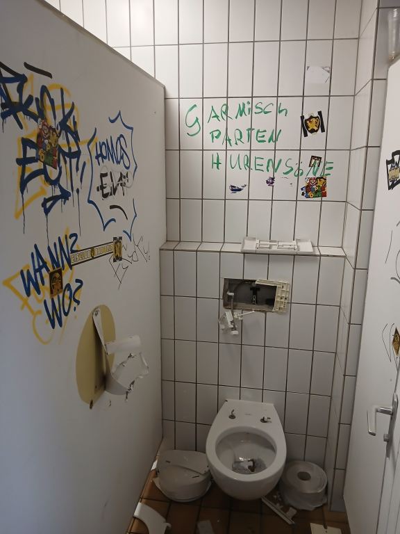 Defekte Toilette 01